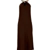 Abito elegante con catena sul collo