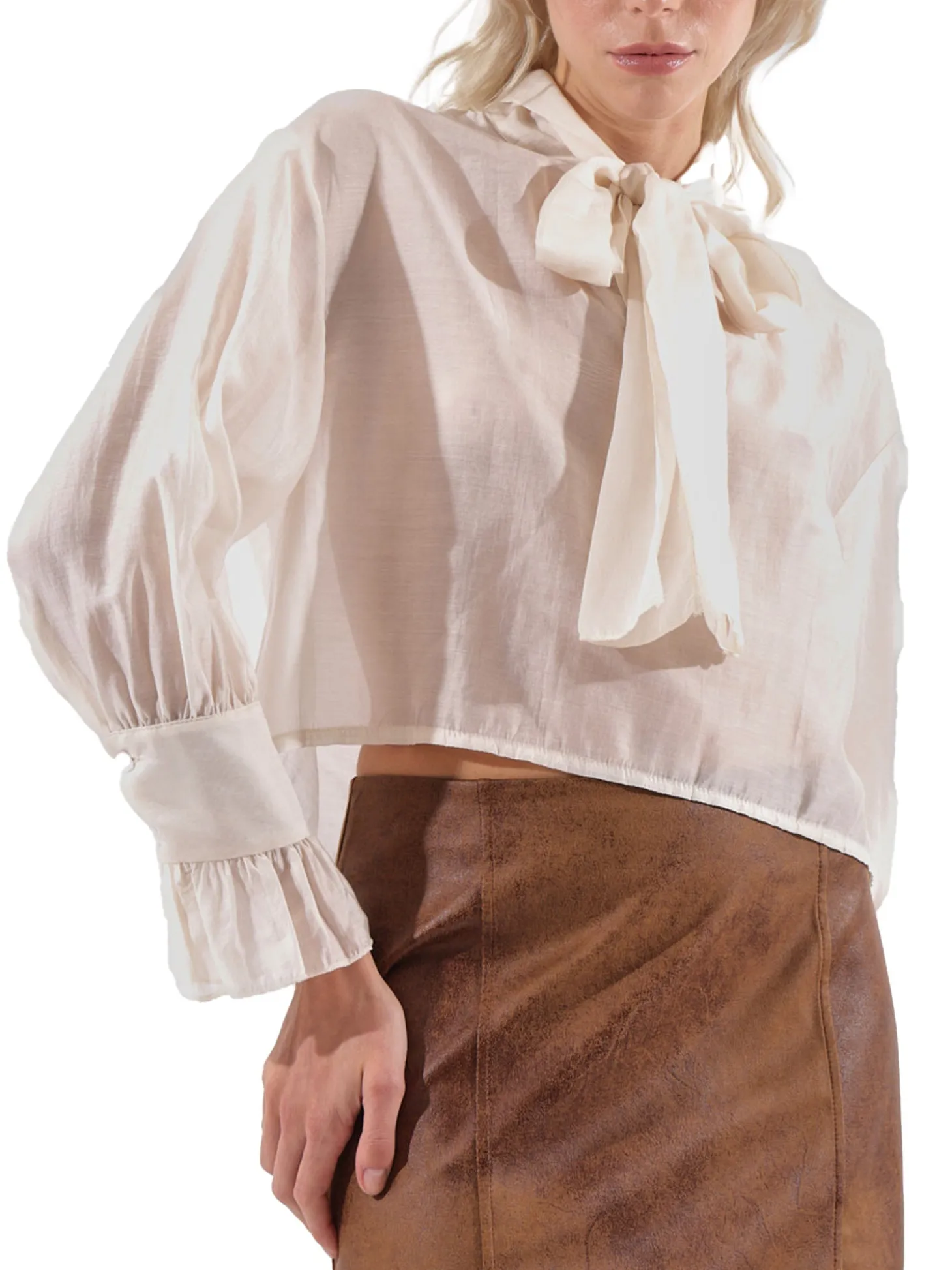 Blusa con fiocco e maniche a sbuffo burro