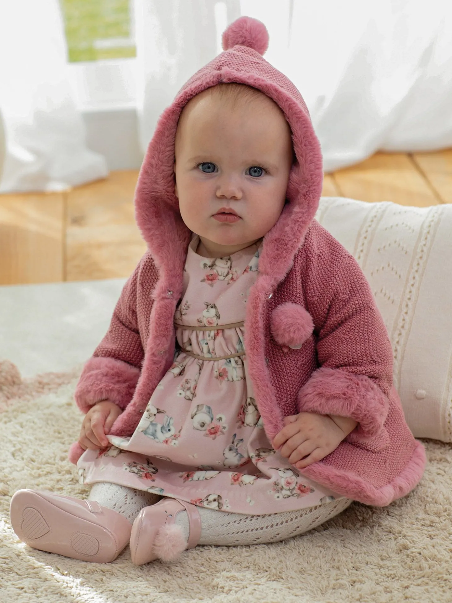 Cardigan cappuccio e pompon rosa