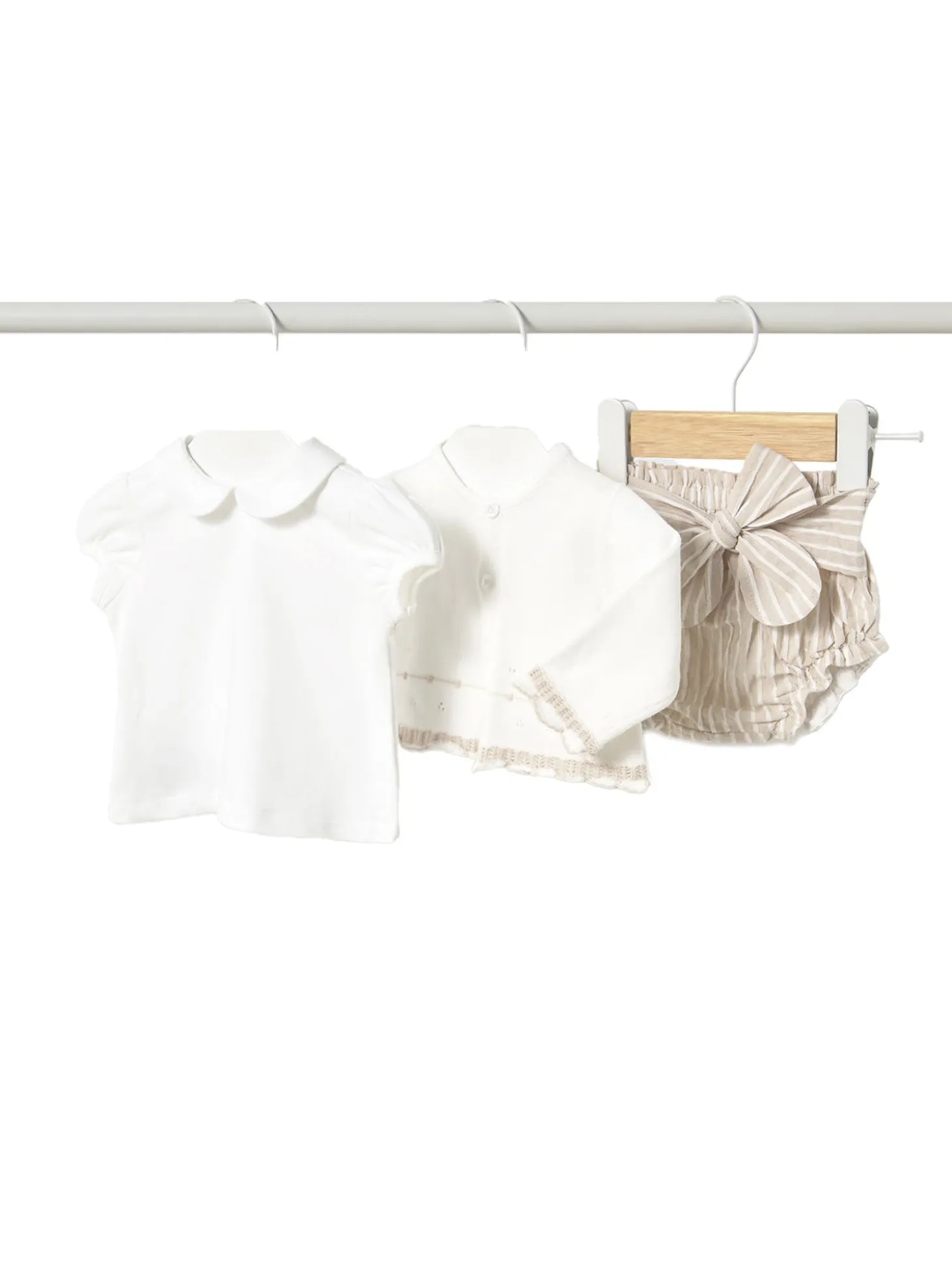 Completo giacca, blusa e shorts panna