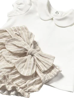 Completo giacca, blusa e shorts panna