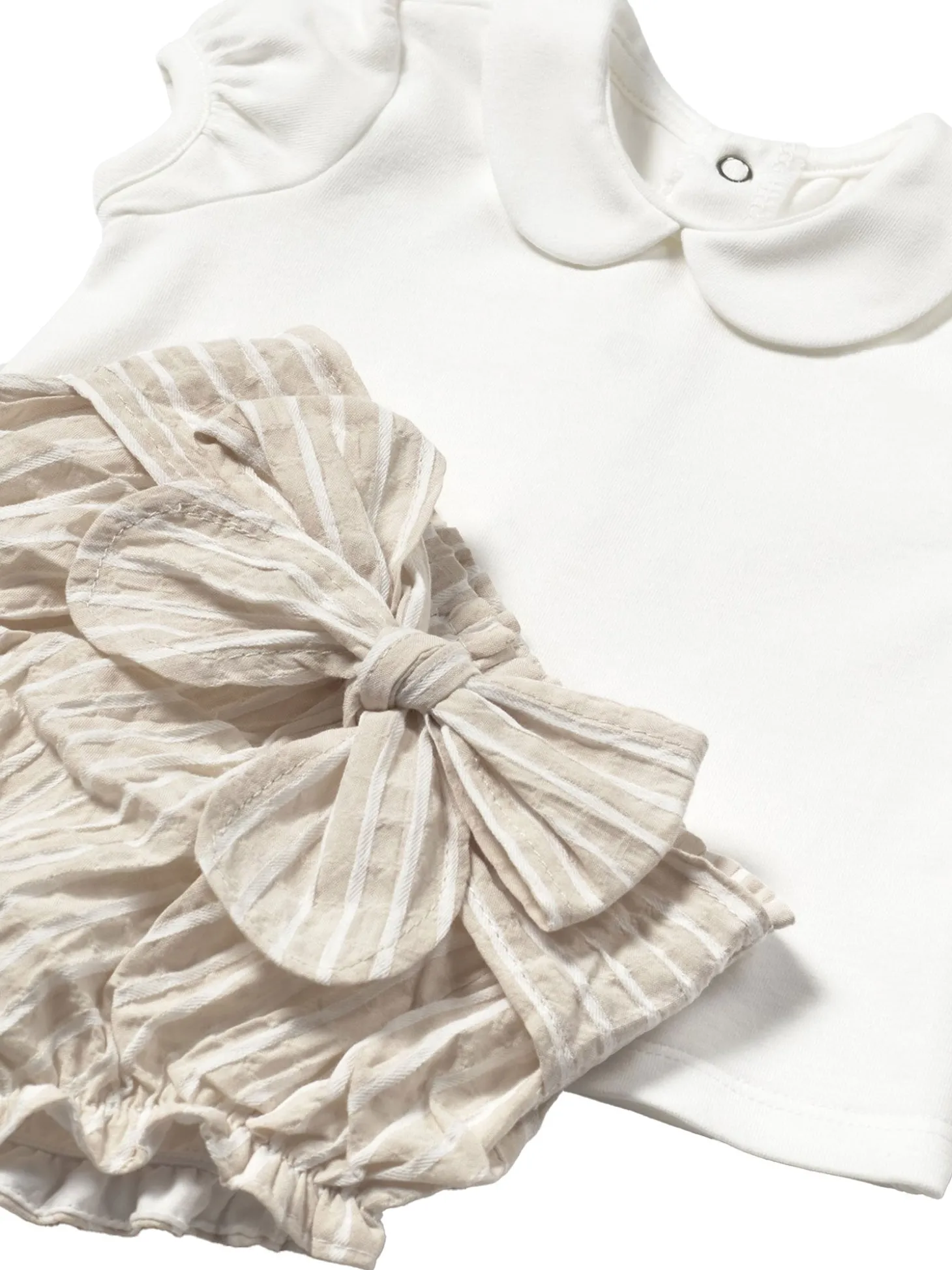 Completo giacca, blusa e shorts panna