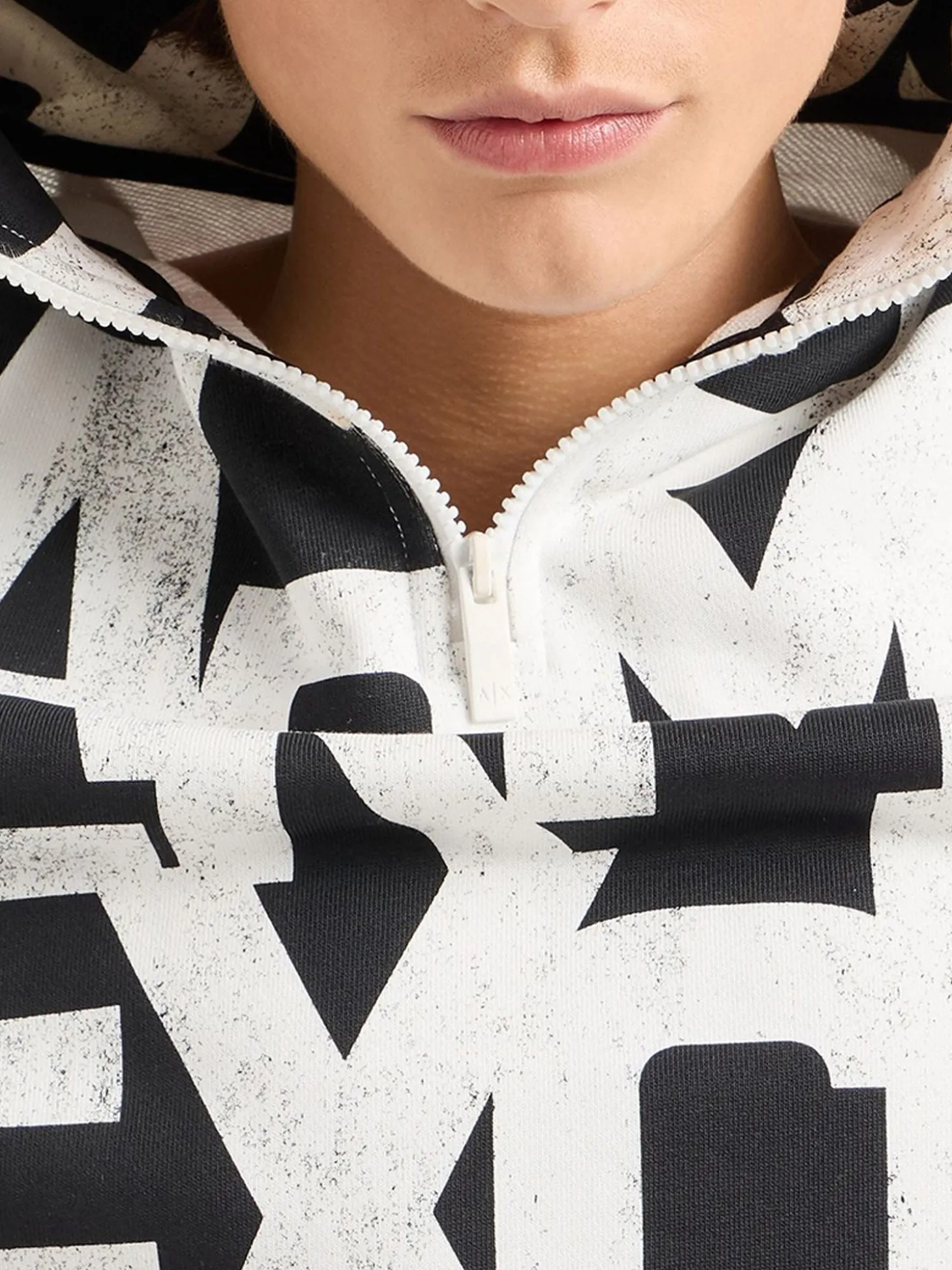 Felpa mezza zip e cappuccio stampa monogram allover nero multi