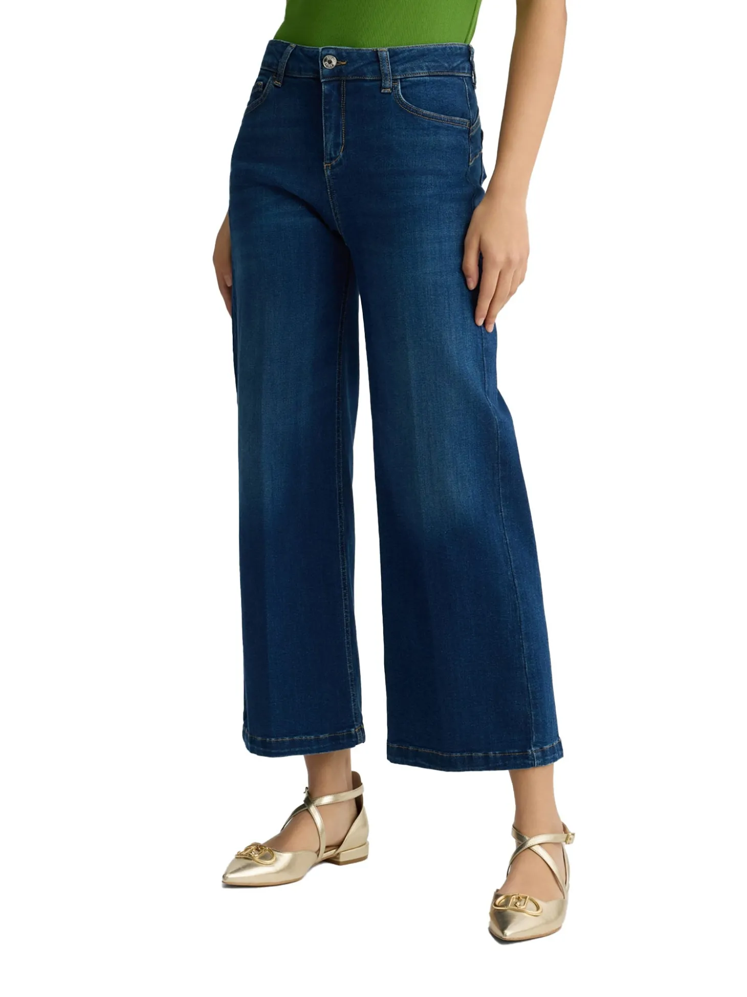Jeans a gamba flare con inserto elastico sul dietro denim medio