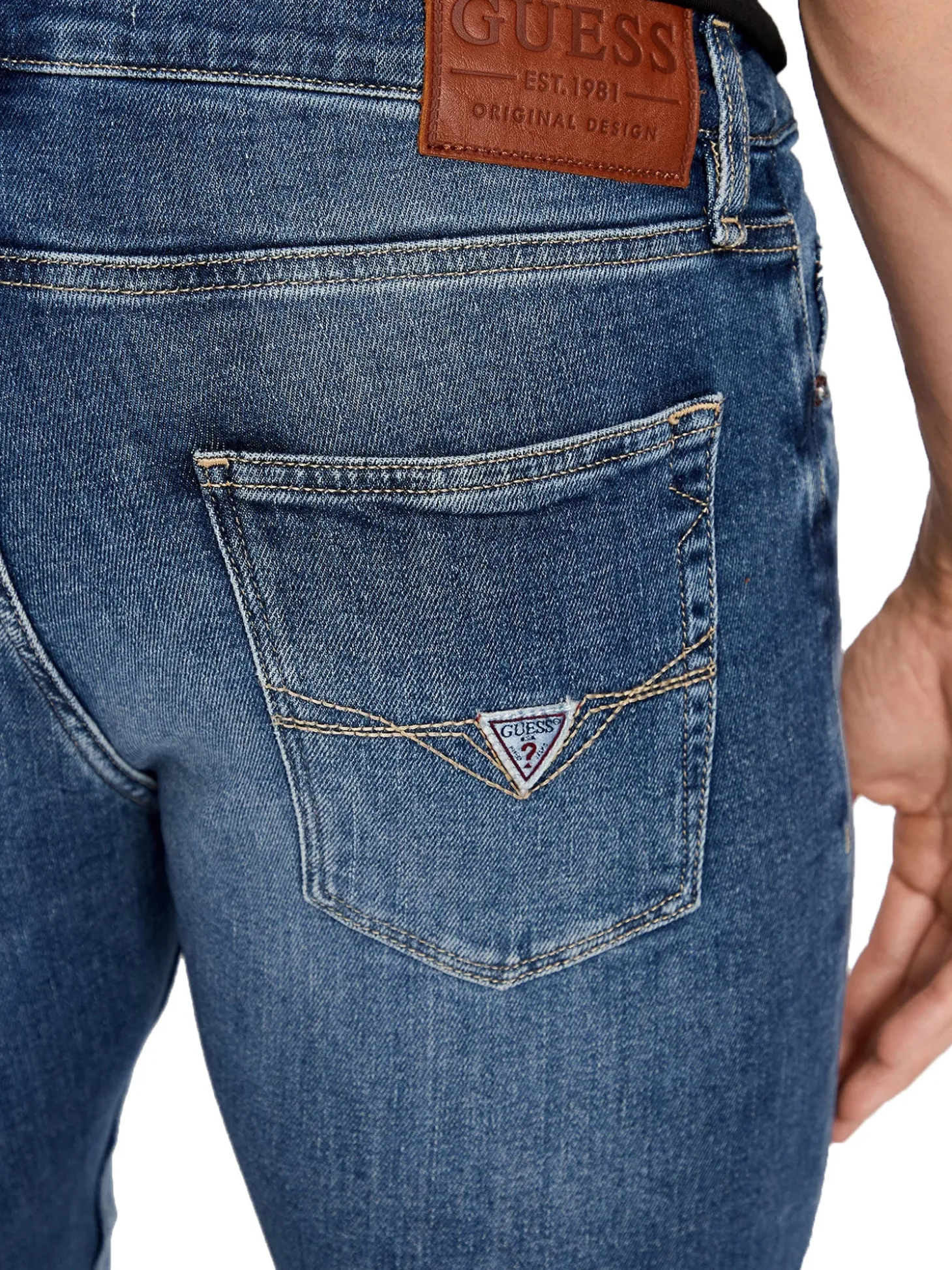 Jeans Chris modello elasticizzato in denim medio