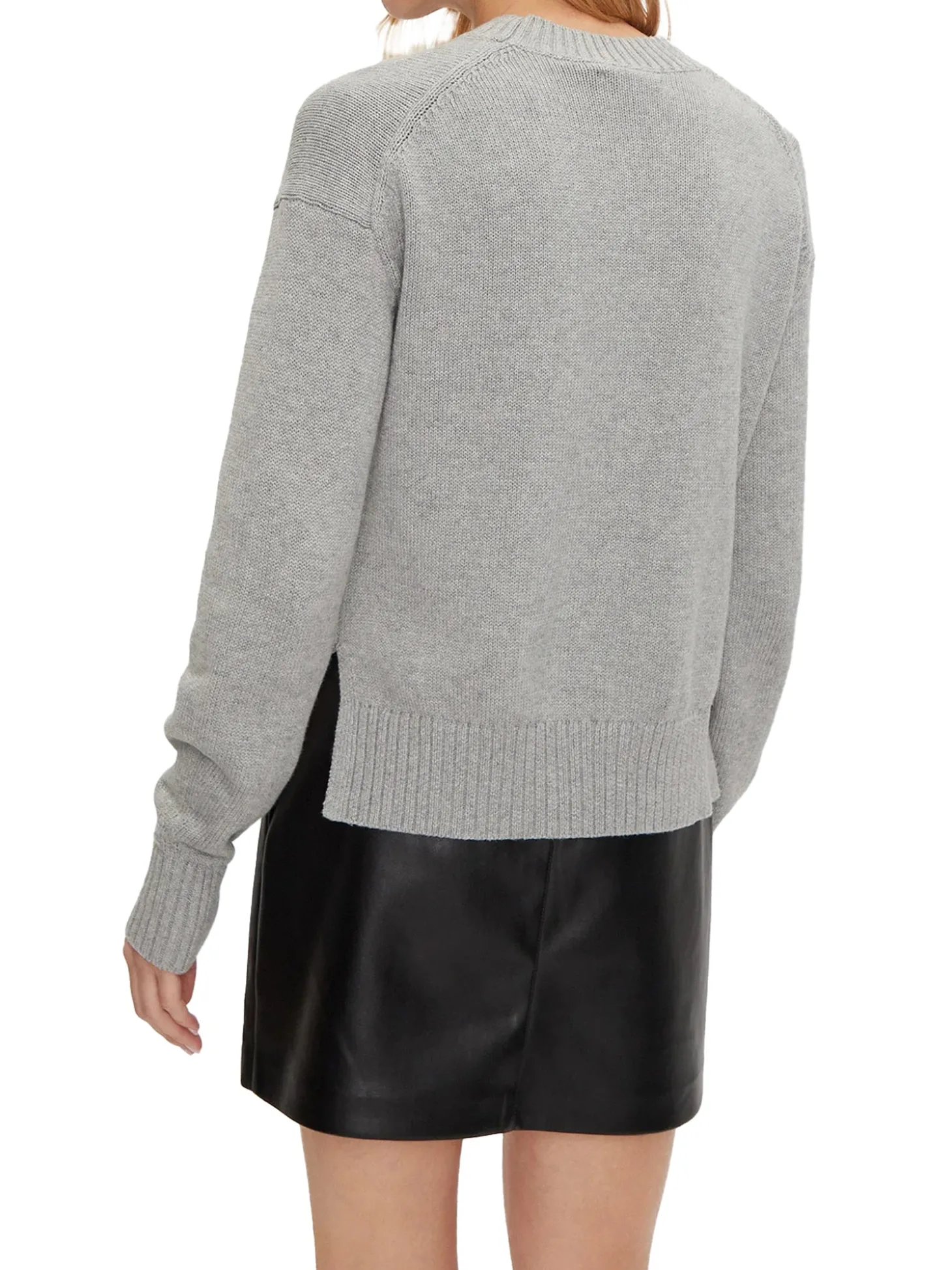 Maglione a coste con logo intarsiato sul petto grigio chiaro