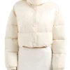 Piumino cropped con cappuccio mix lucido crinkle crema