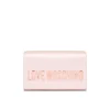 Pochette con effetto laminato e logo rosa
