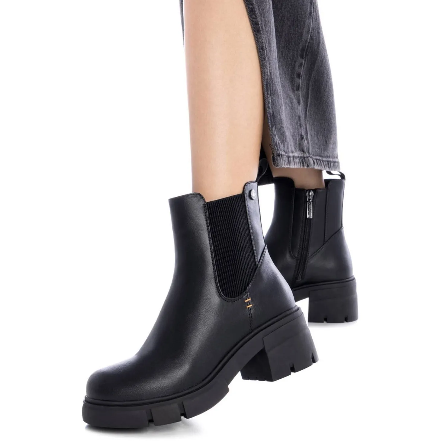 Stivaletto beatles con tacco nero