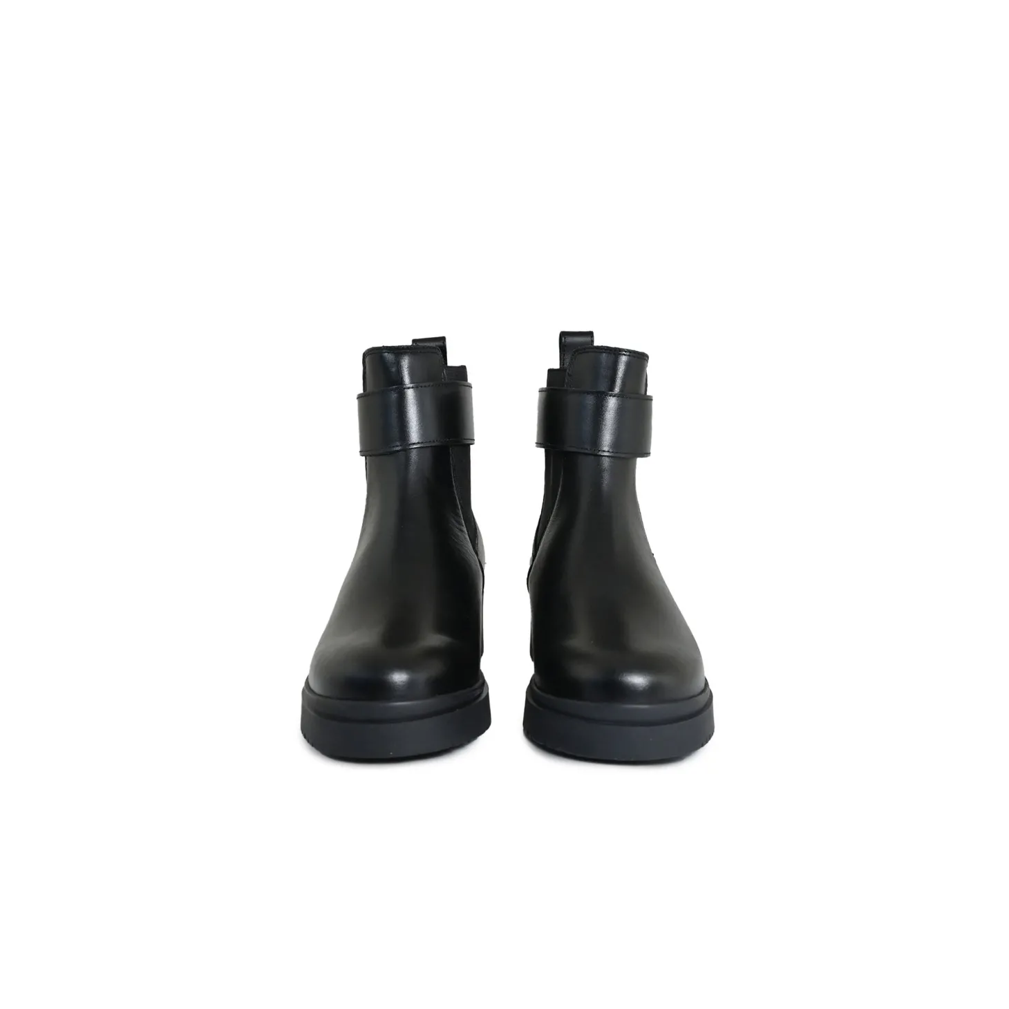 Stivaletto modello beatles con logo metallico nero