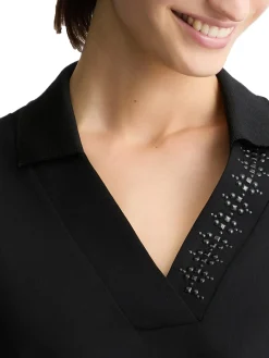 T-shirt con colletto a polo e strass nero
